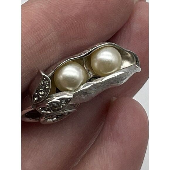 Crown Trifari SINGLE Peas in Pod Peapod Clip On Earring Silver-Tone Vtg READ - Picture 4 of 13